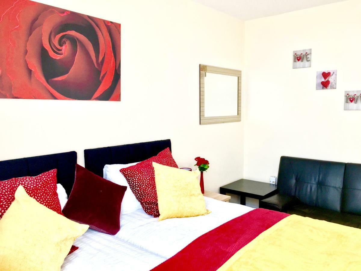 Studio Apartment, Private Bathroom And Parking Ilford Eksteriør billede