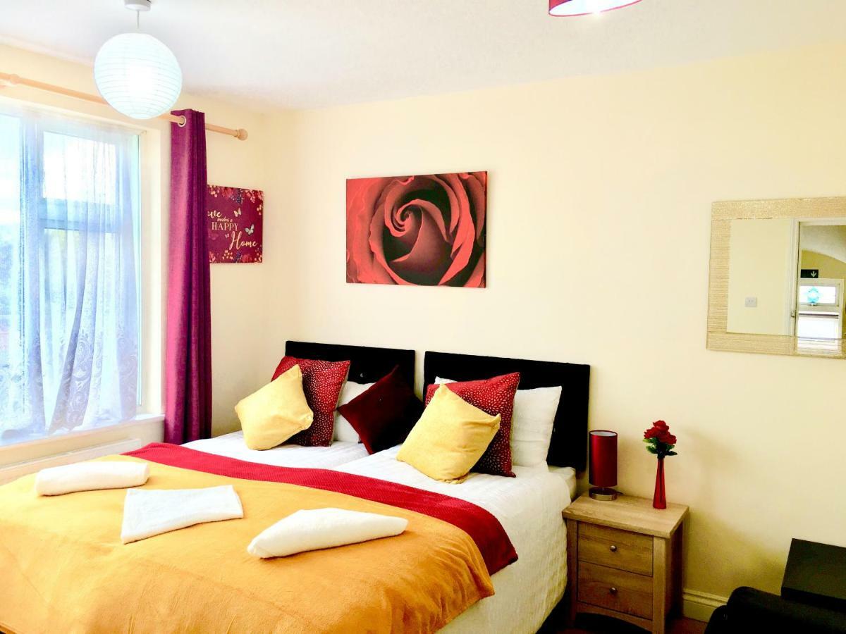 Studio Apartment, Private Bathroom And Parking Ilford Eksteriør billede