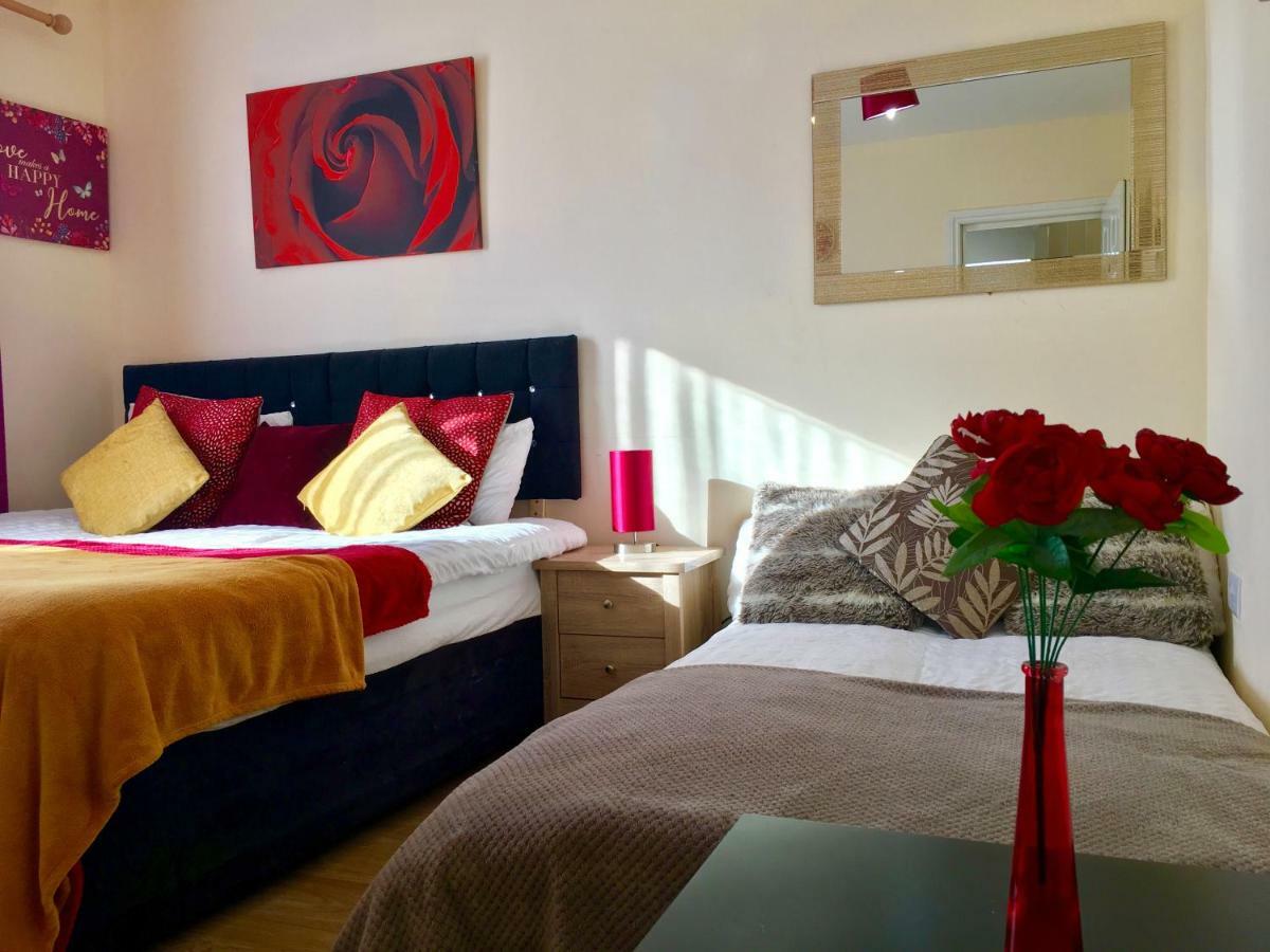 Studio Apartment, Private Bathroom And Parking Ilford Eksteriør billede