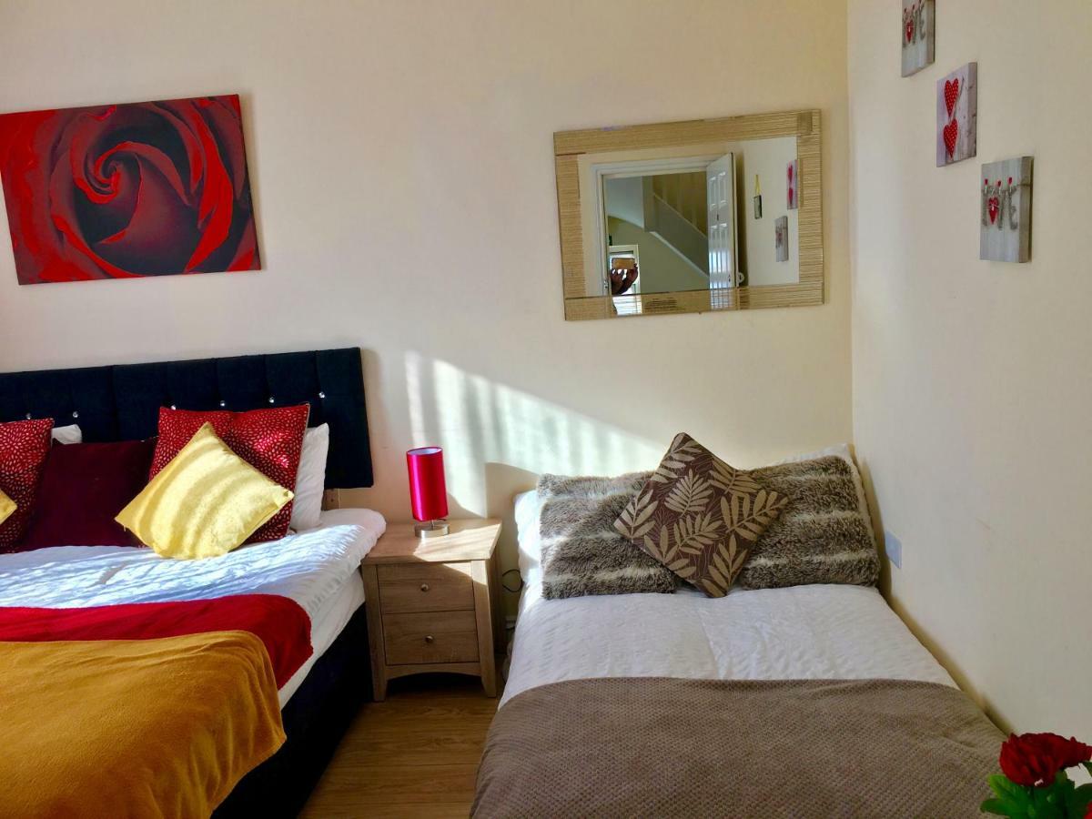 Studio Apartment, Private Bathroom And Parking Ilford Eksteriør billede