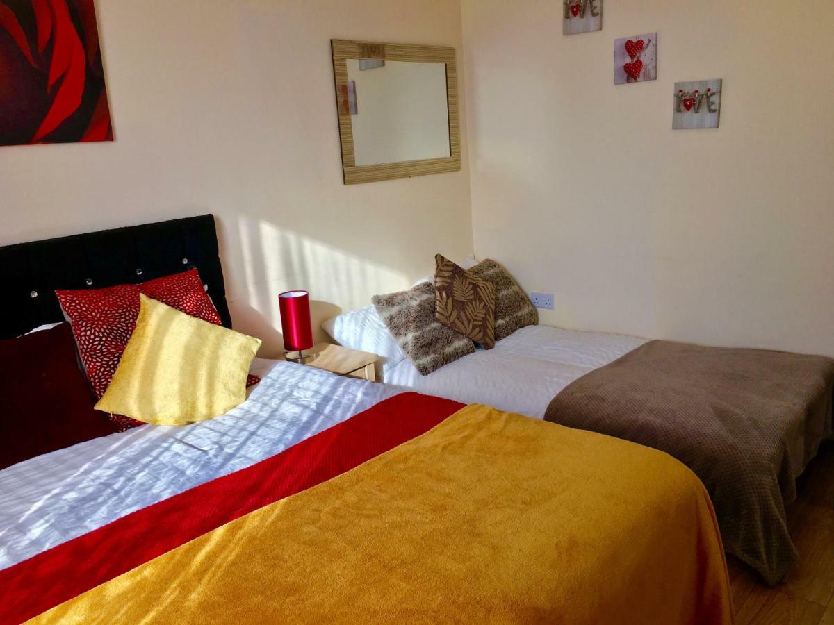 Studio Apartment, Private Bathroom And Parking Ilford Eksteriør billede